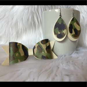 Mommy and me matching earring and bow set